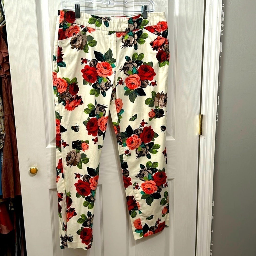 Larry Levine capris. Floral. Size 12